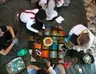 Travail en groupe sur la mosaïque.jpg
