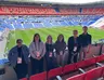 Die jungen Volunteers bei der Schulung im Stadion in Lyon