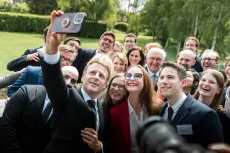 Selfie avec Emmanuel Macron et Frank-Walter Steinmeier