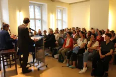 enthullung-der-erinnerungstafel-und-buchvorstellung-im-palais-schwerin3.jpeg