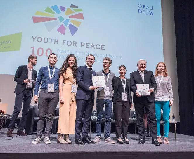 Frank-Walter Steinmeier et Emmanuel Macron lors de l'événement "Youth for Peace"