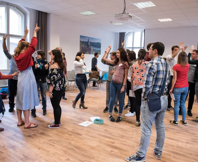 Participantes et participants lors d'une rencontre interculturelle